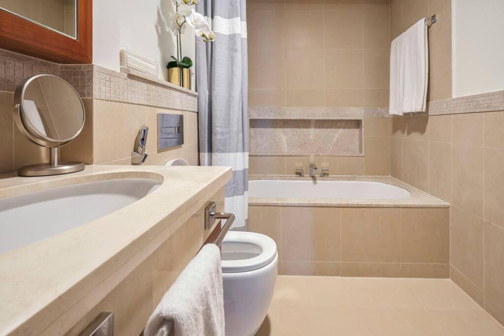 Appartamento Larbi Breathtaking Burj And Fountain View Luxurious 2 Bed Dubai Esterno foto