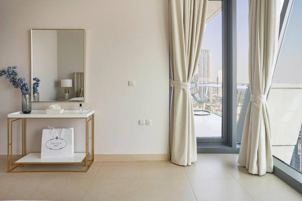 Appartamento Larbi Breathtaking Burj And Fountain View Luxurious 2 Bed Dubai Esterno foto