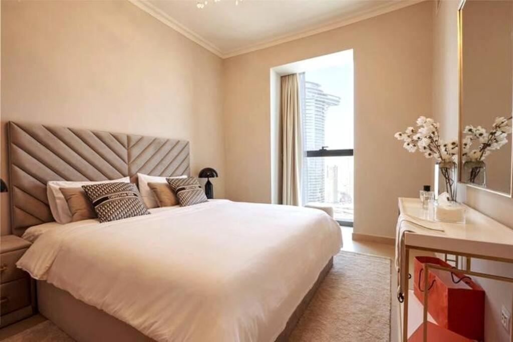 Appartamento Larbi Breathtaking Burj And Fountain View Luxurious 2 Bed Dubai Esterno foto