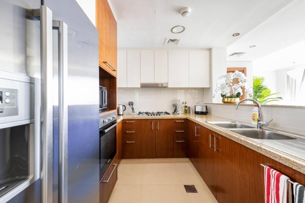 Appartamento Larbi Breathtaking Burj And Fountain View Luxurious 2 Bed Dubai Esterno foto