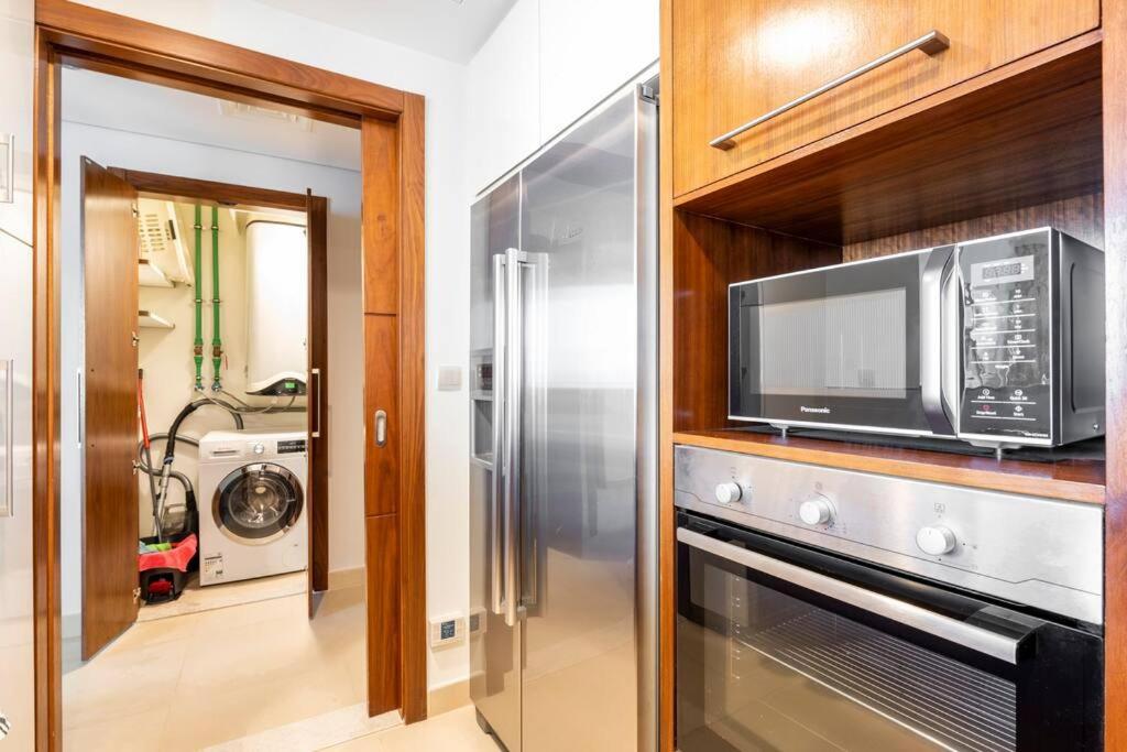 Appartamento Larbi Breathtaking Burj And Fountain View Luxurious 2 Bed Dubai Esterno foto